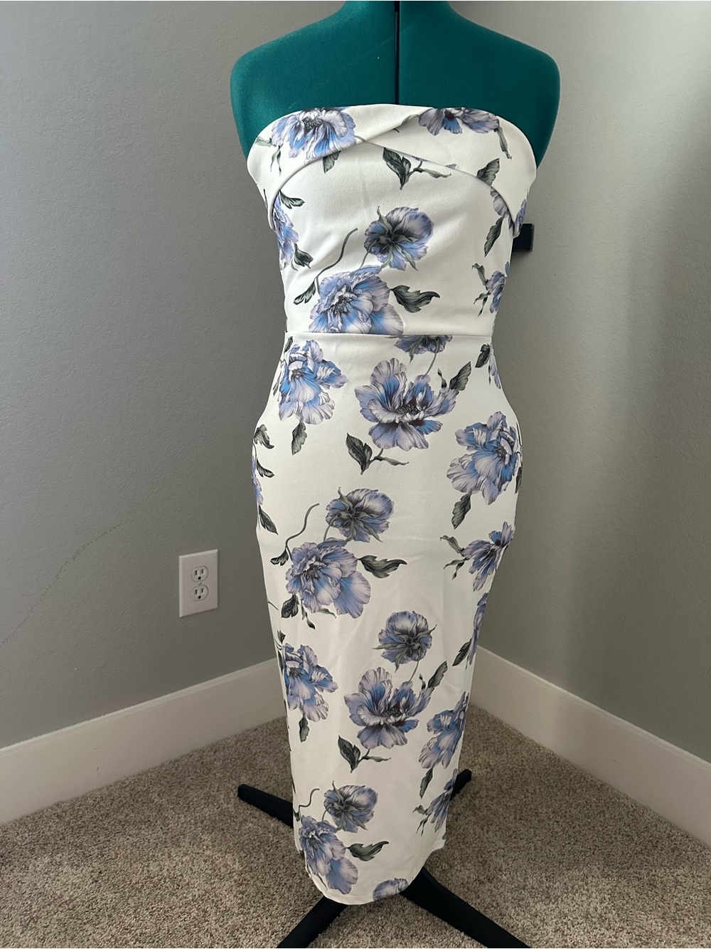 Missguided+ Strapless White Midi Dress with Blue Floral Print